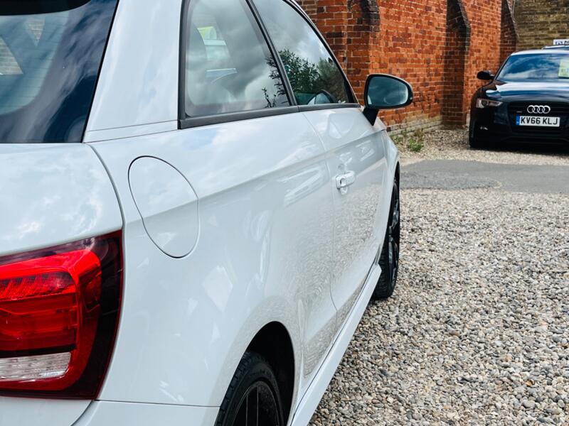 AUDI S1