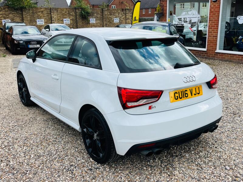 AUDI S1