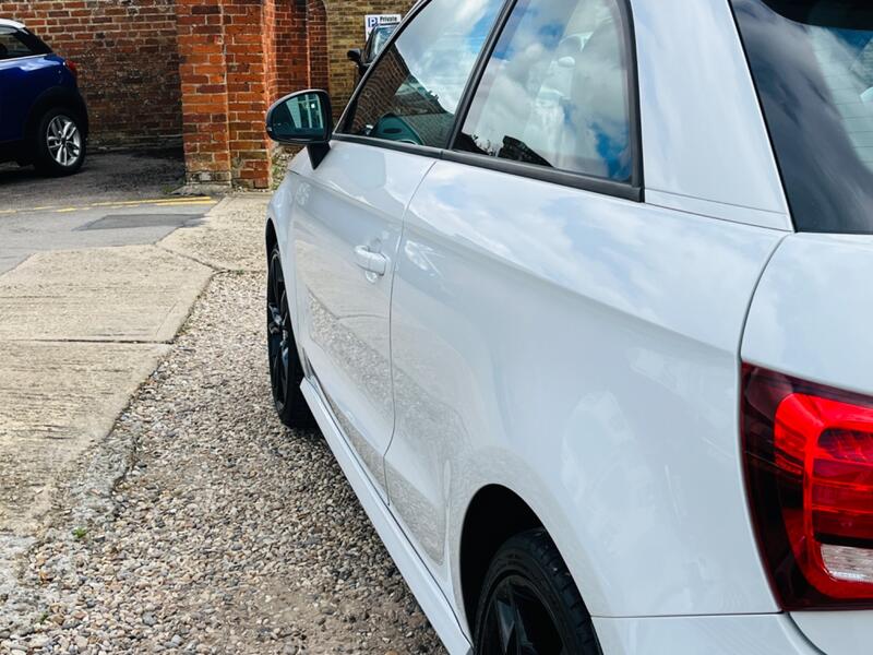 AUDI S1