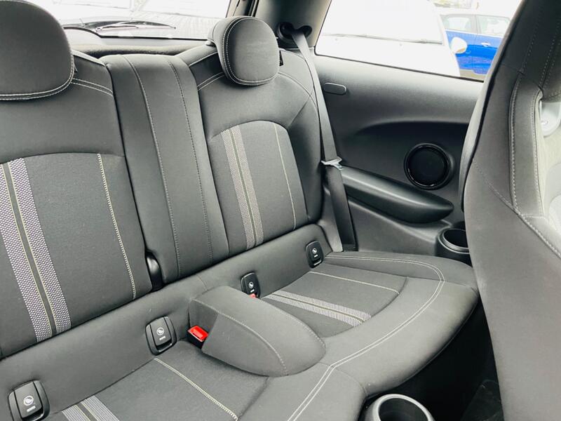 MINI HATCH