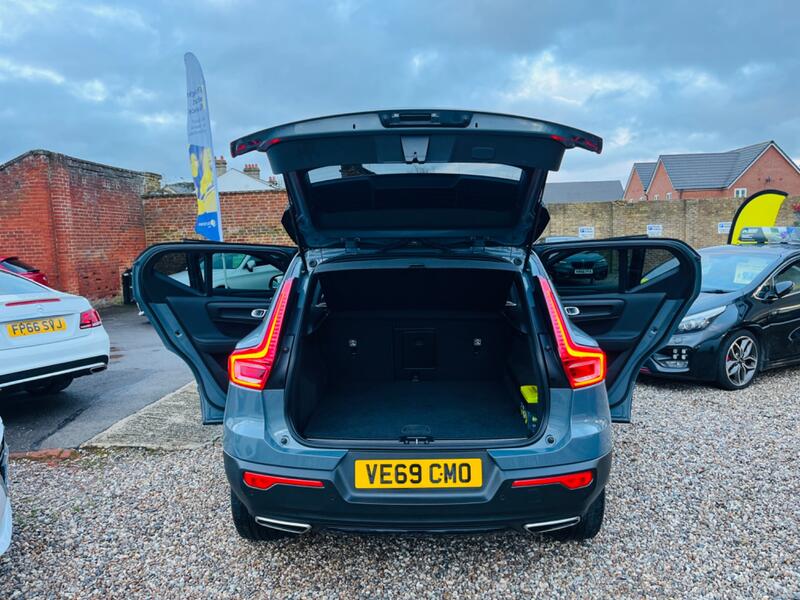 VOLVO XC40