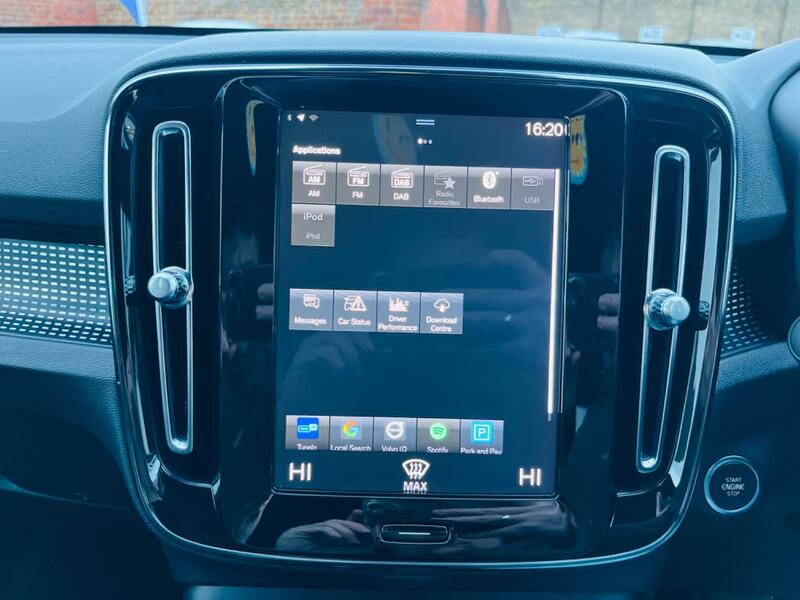 VOLVO XC40
