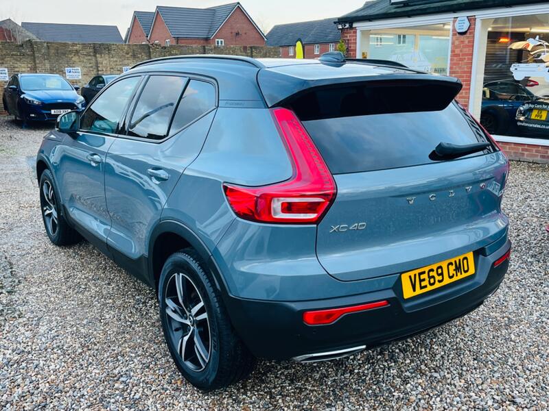 VOLVO XC40