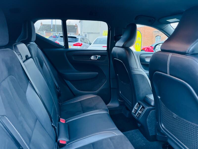 VOLVO XC40