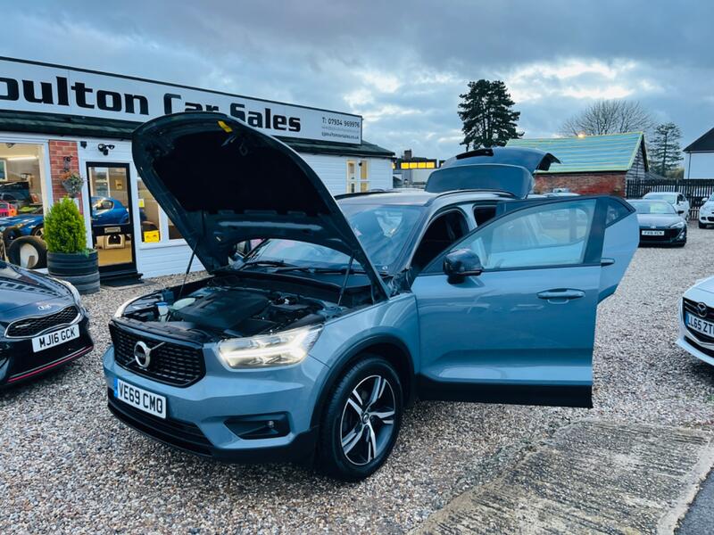VOLVO XC40