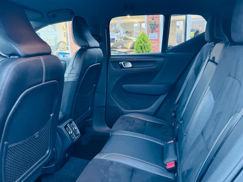 VOLVO XC40