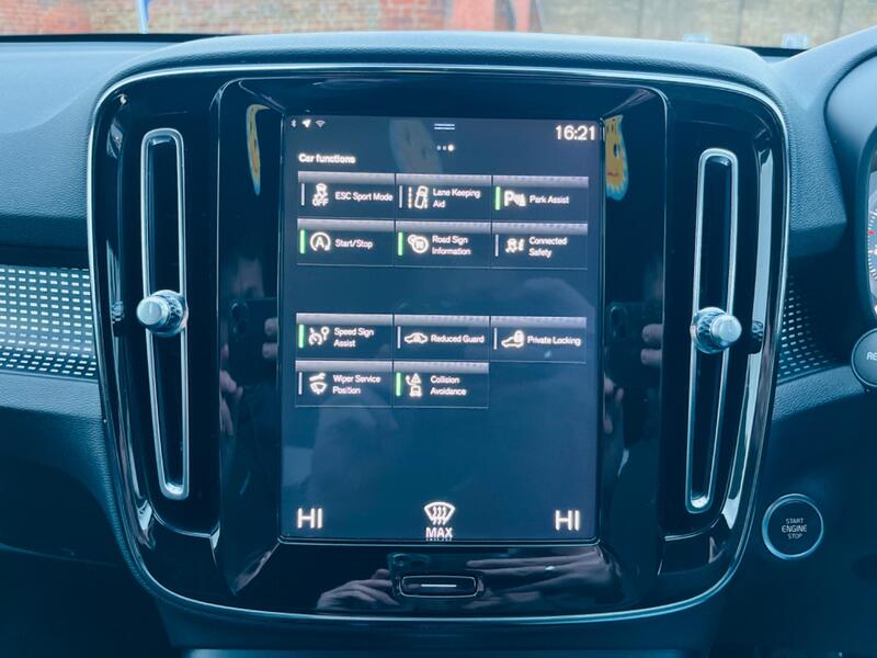 VOLVO XC40
