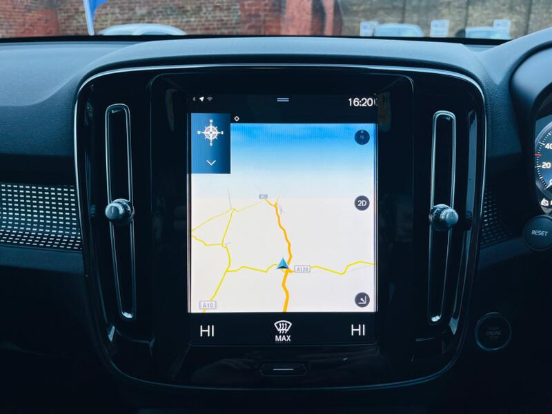 VOLVO XC40