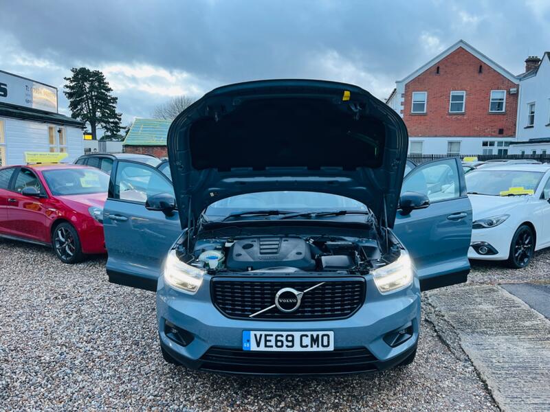 VOLVO XC40