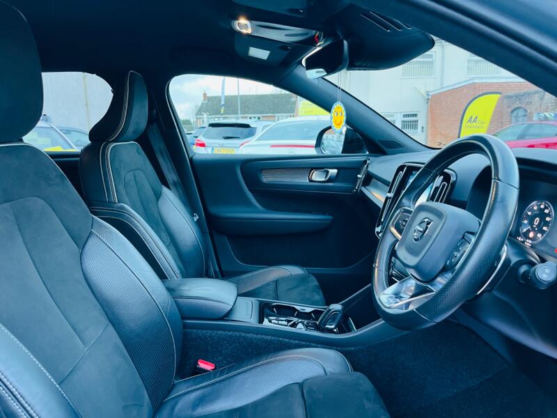 VOLVO XC40