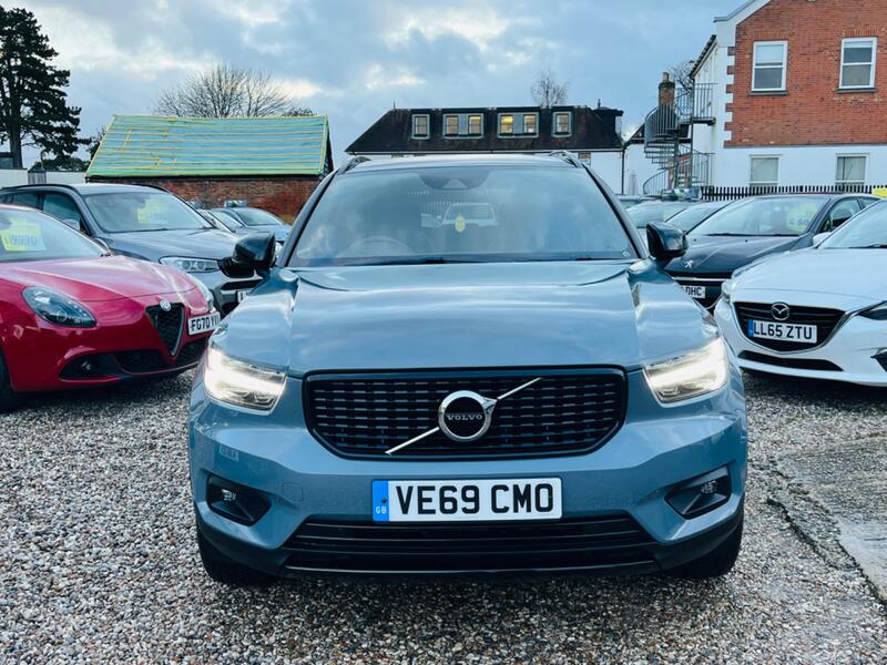 VOLVO XC40