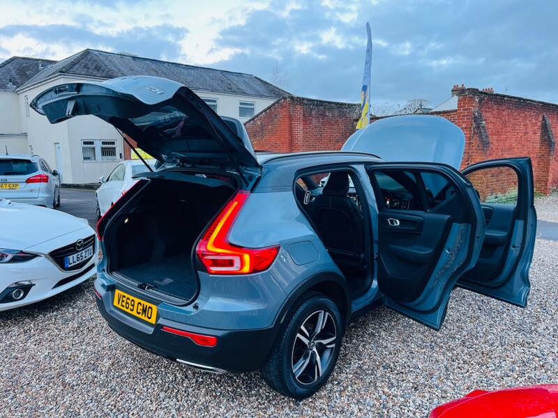 VOLVO XC40