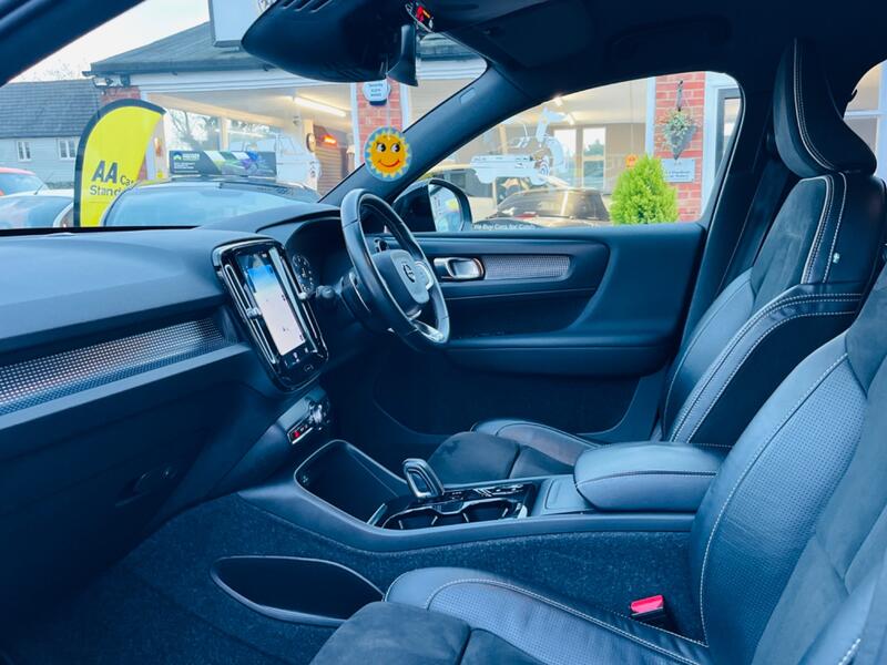 VOLVO XC40