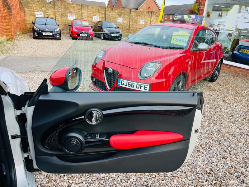 MINI HATCH