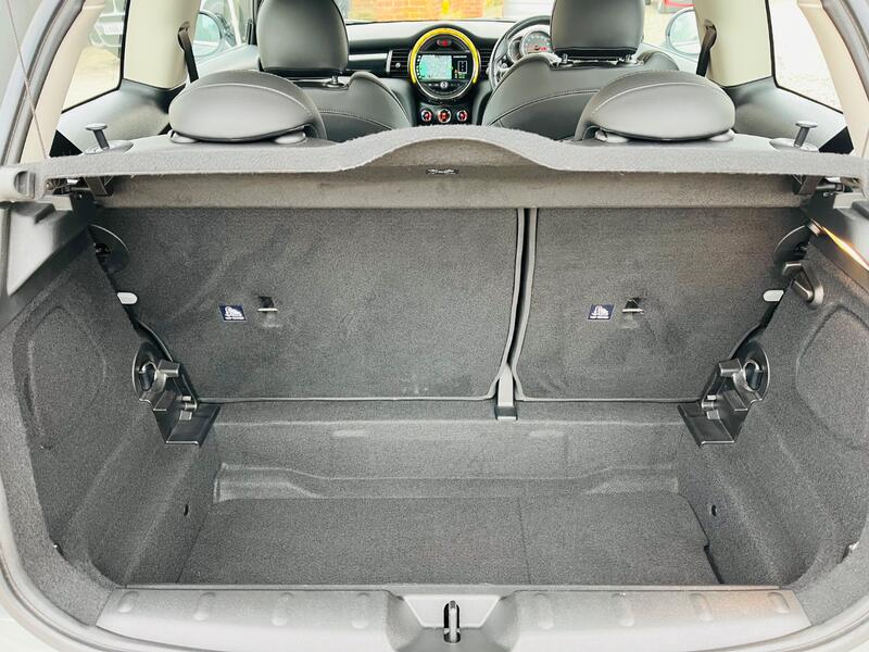 MINI HATCH