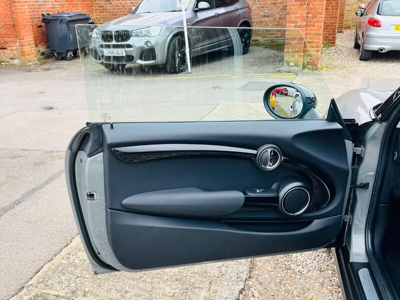 MINI HATCH