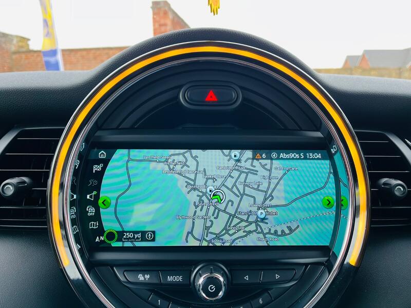 MINI HATCH