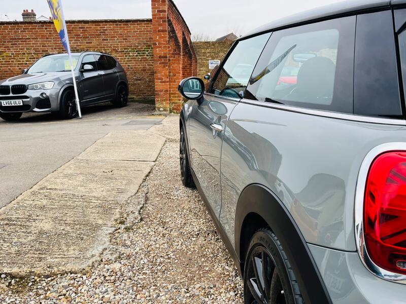 MINI HATCH