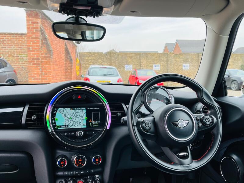 MINI HATCH