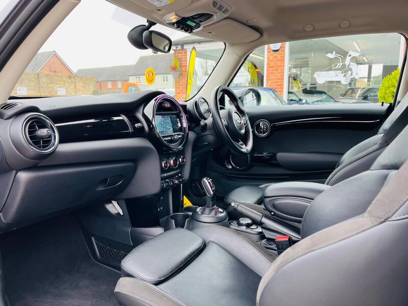 MINI HATCH