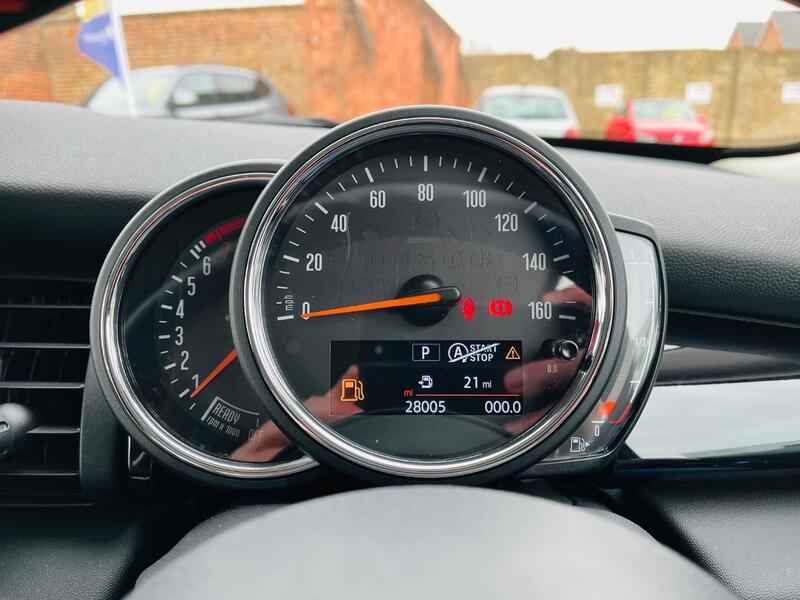 MINI HATCH