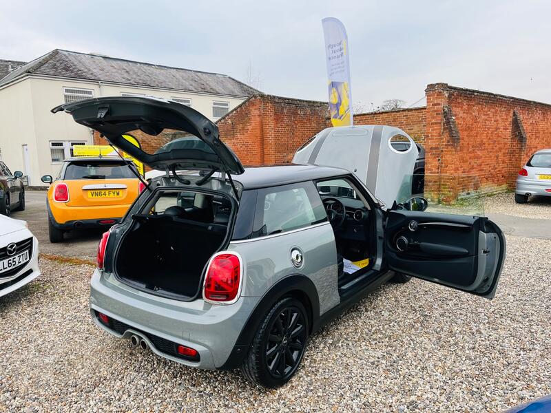 MINI HATCH