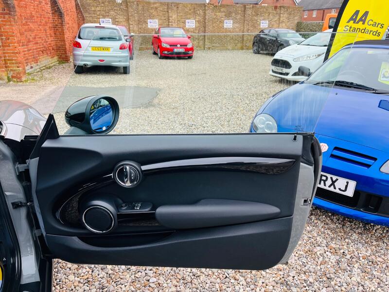 MINI HATCH