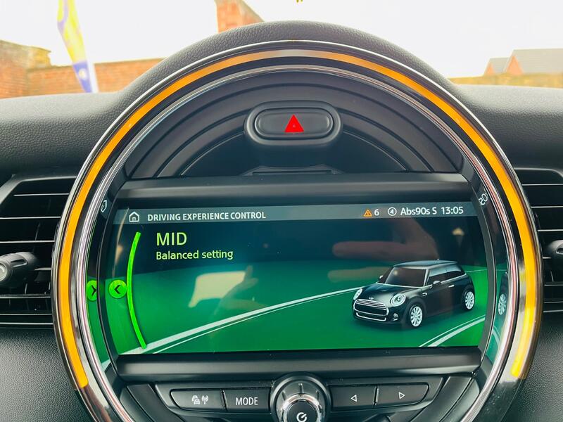 MINI HATCH
