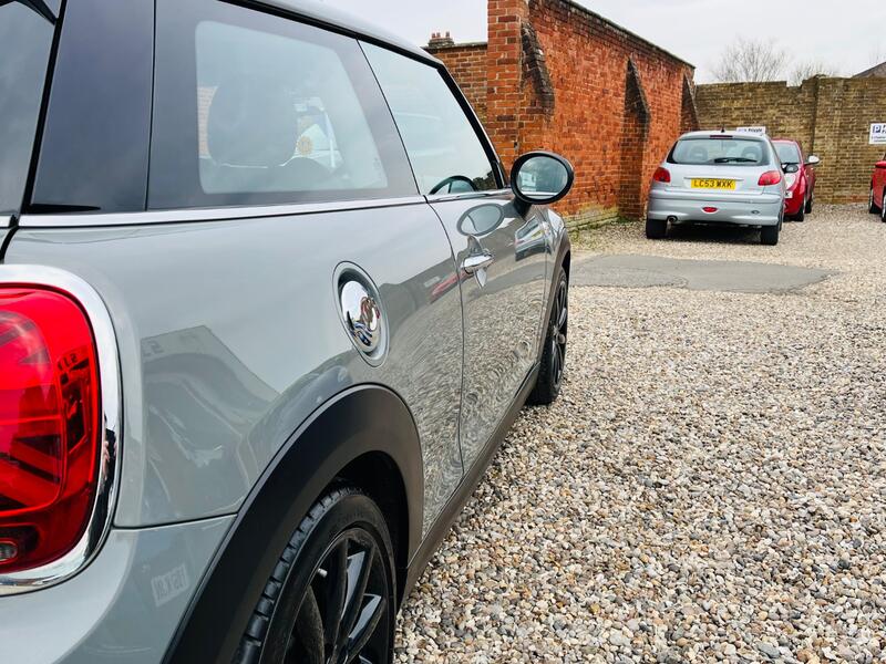 MINI HATCH