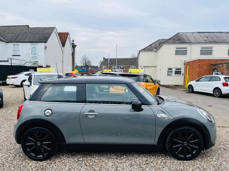 MINI HATCH