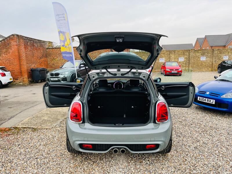 MINI HATCH