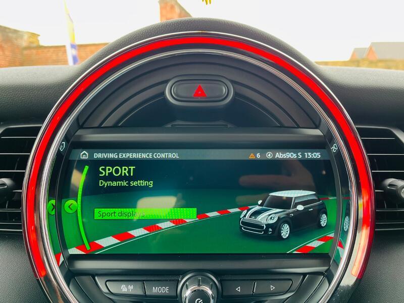 MINI HATCH
