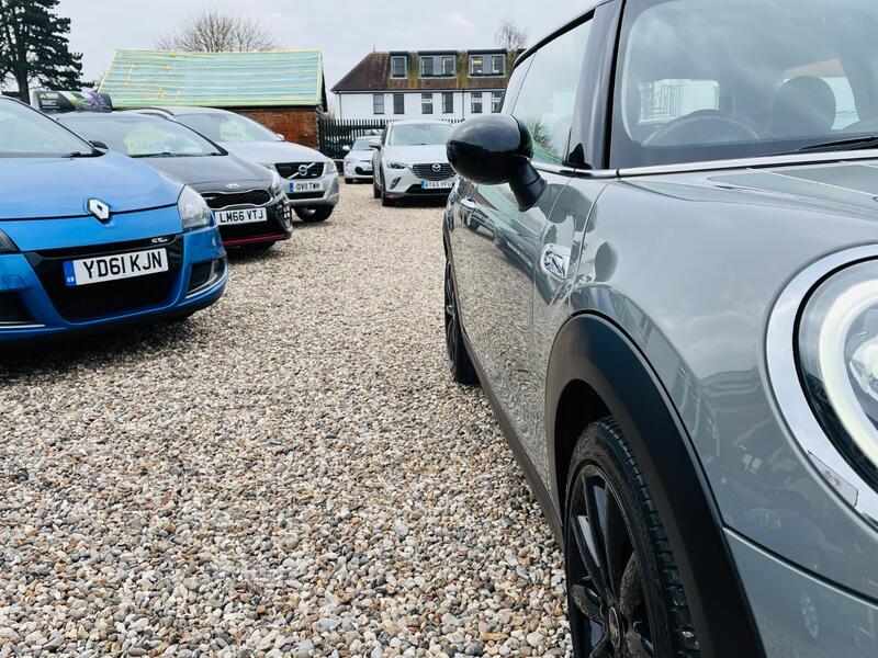 MINI HATCH